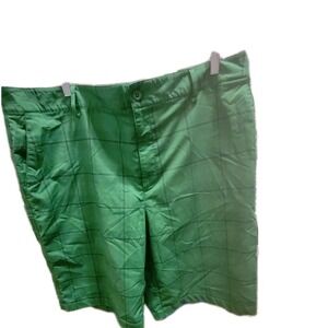 Under Armour Flat Front Casual/Golf Green Shorts Men's Size 40